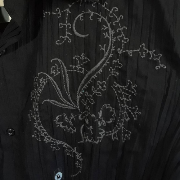 Pop Icon Button Up - Picture 3 of 8